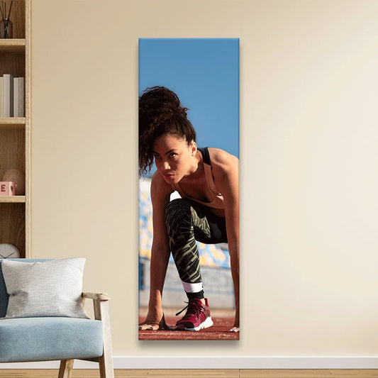 Poster Frau auf Laufstrecke Panorama Hoch