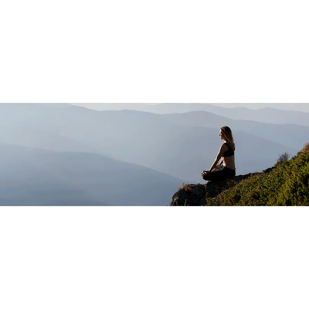 Aludibondbild Frau in der Natur Panorama Quer