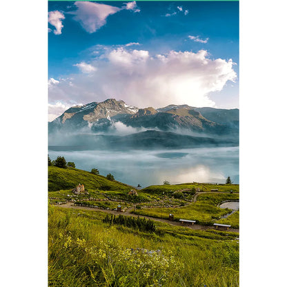 Spannrahmen Gebirge mit kleinem See Hochformat