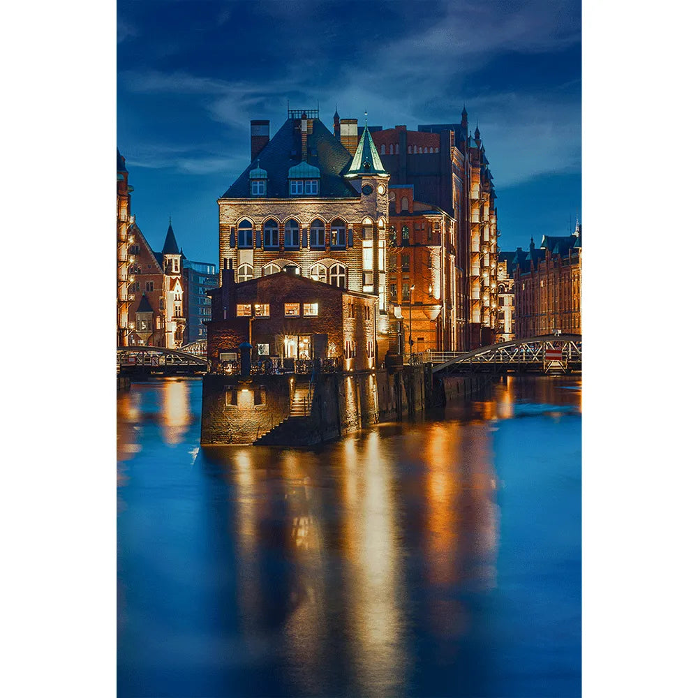 Wechselbild leuchtende Speicherstadt Hamburg Hochformat