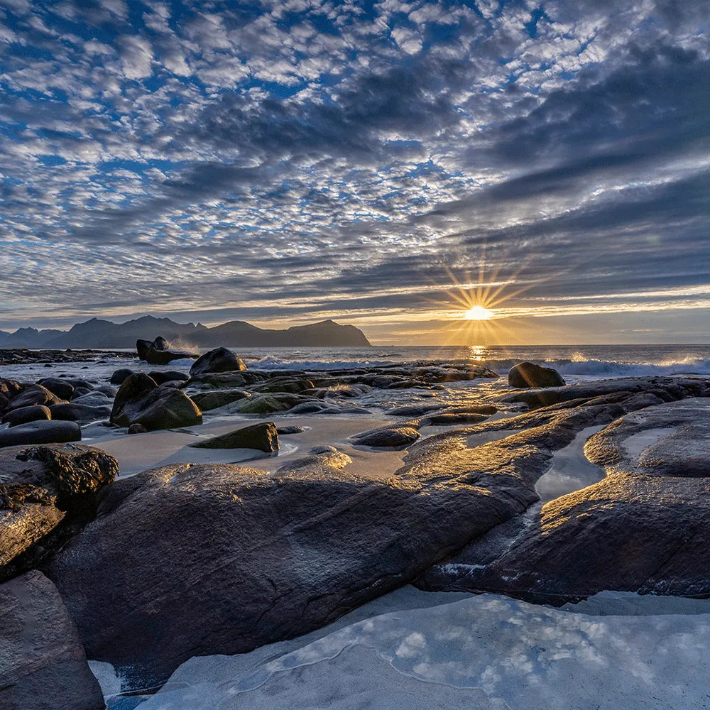 Aludibondbild Lofoten Sonnenuntergang Vikten Strand Quadrat