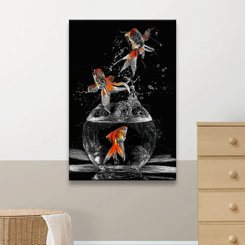 Leinwandbild springende Goldfische Hochformat